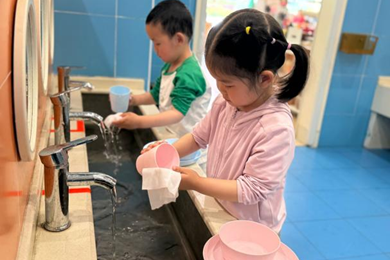 向上·成长|乐享劳动，乐享成长——张家港市新南幼儿园劳动节活动